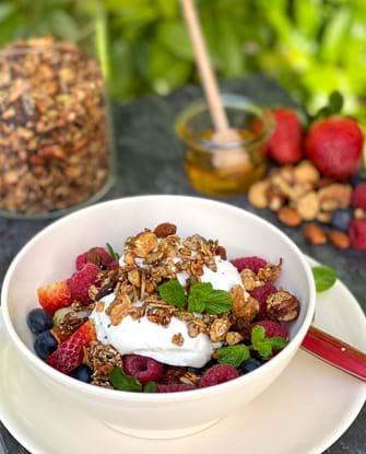 BREAKFAST GRANOLA