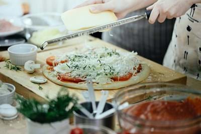 There’s something even better about a home cooked pizza when it’s been cooked to perfection in the Gasmate outdoor pizza oven!